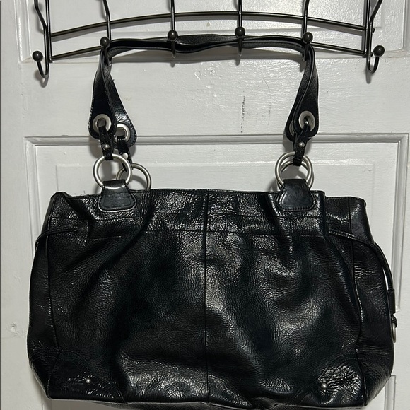 Perlina Black Shoulder Bag with Timeless Design - Picture 1 of 16